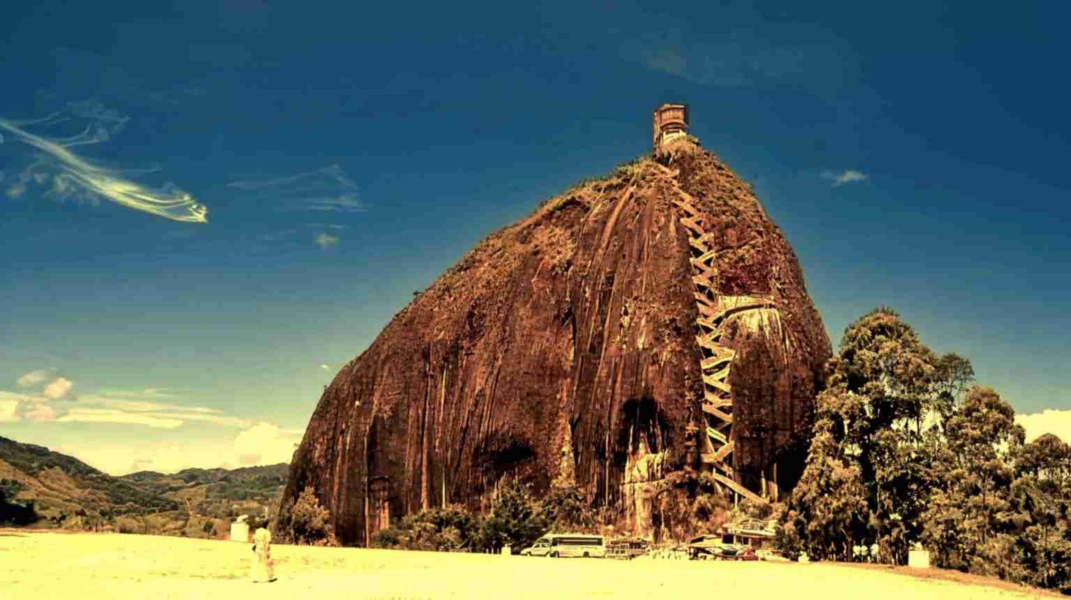 La Piedra del Peñol Guatapé Colombia